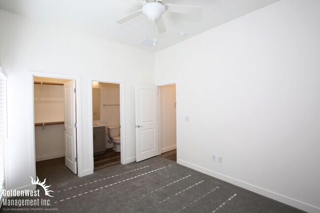 Building Photo - Modern 4Bdm 4.5 Ba Townhome in Desirable Las Vegas Community