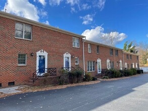Building Photo - 2 BED, 1.5 BATH TWO STORY TOWNHOME!