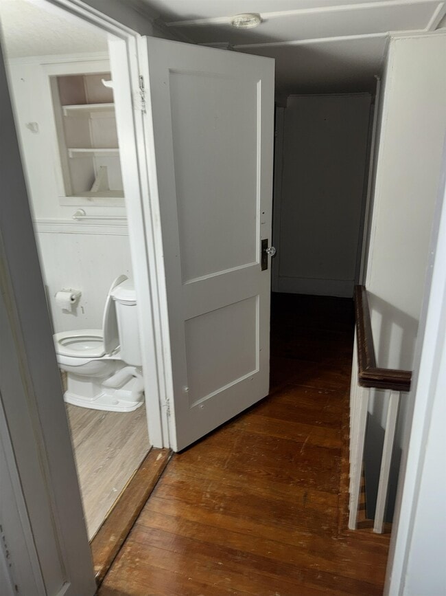 Building Photo - 5 Perry Ave