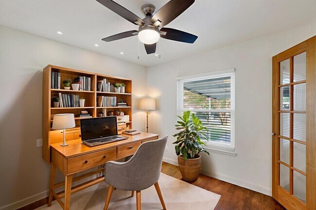 Building Photo - 8919 San Fernando Way