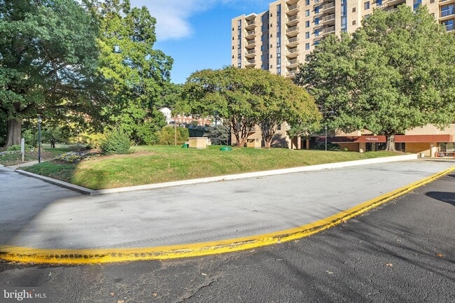 Building Photo - 4600 S Four Mile Run Dr