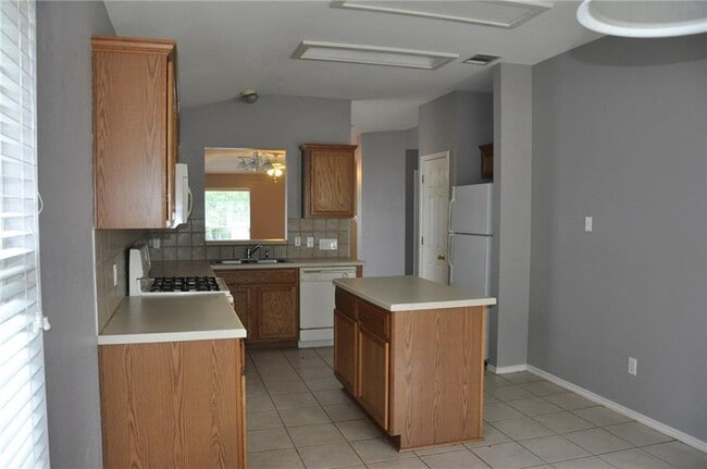 Building Photo - 10625 Royal Tara Cove