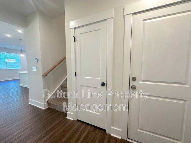 Building Photo - 9542 Munsing Dr