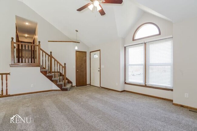 Building Photo - 419 W Sunrise Dr