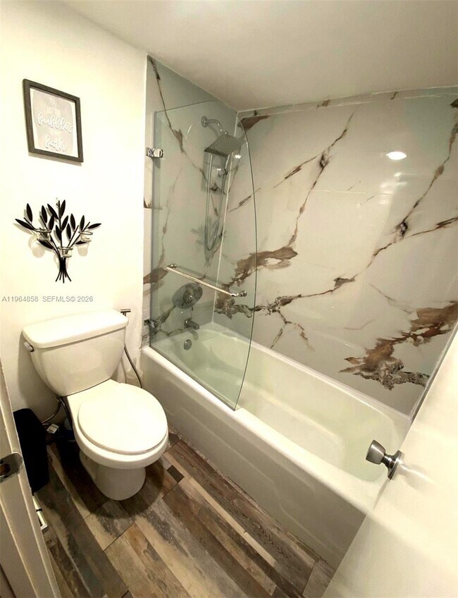 Building Photo - 3731 N Country Club Dr