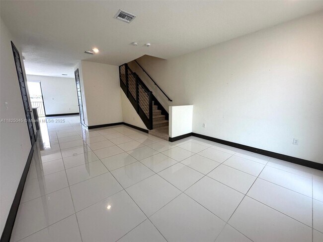 Building Photo - 15965 NW 91st Ct