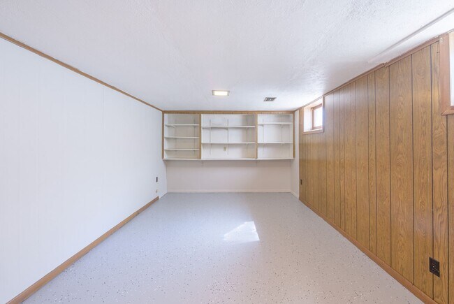 Building Photo - Beautiful 2Bed 1Bath Bloomington Twin Home...