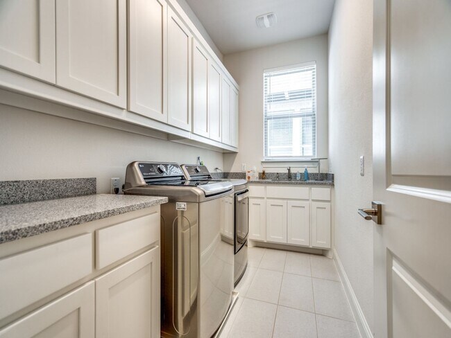 Building Photo - 905 Asbury Dr