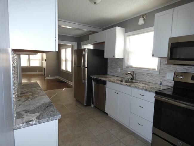 Building Photo - 814 E 23rd Ave