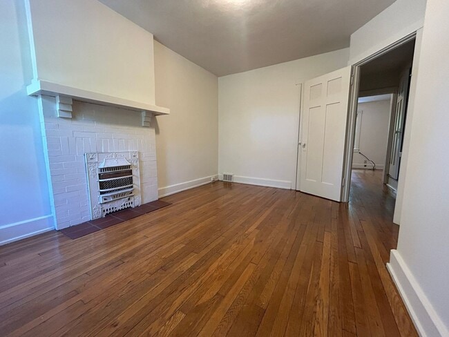 Building Photo - Perfect 3 BR Townhouse in Lovely Squirrel ...