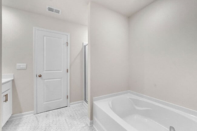 Building Photo - Modern 4BR Home with Loft & 2.5 Baths in W...