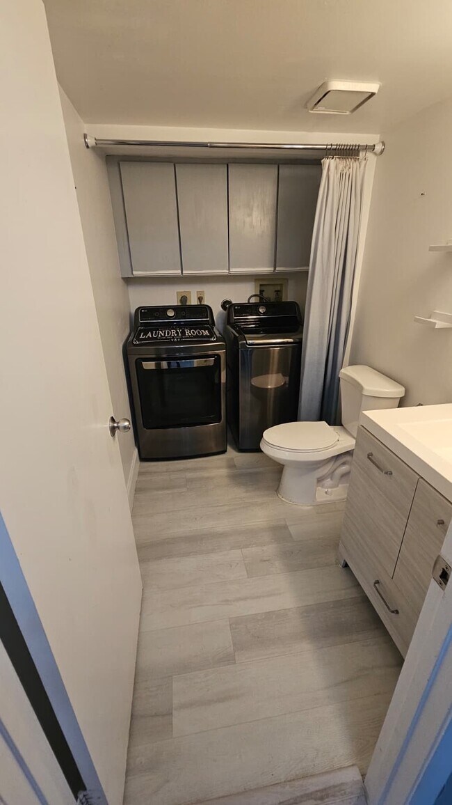 Building Photo - 11880 SW 13th Ct