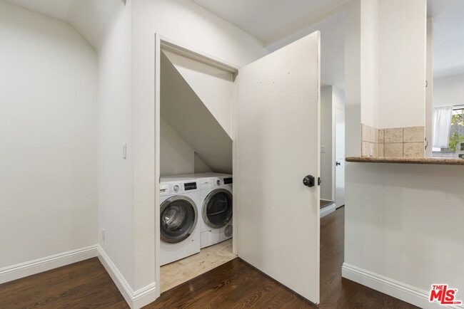 Building Photo - 2500 Abbot Kinney Blvd