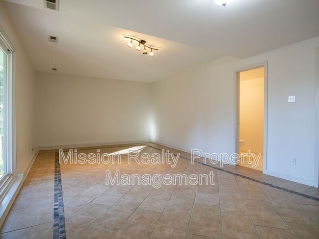 Building Photo - 1037 Mansfield Crossing Rd