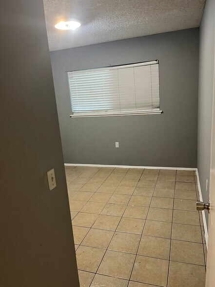 Building Photo - 12315 Constitution St