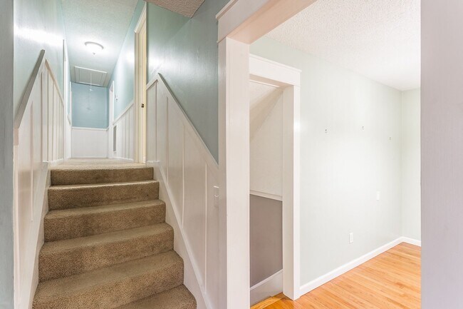 Building Photo - 4 Bedroom Rental in East Brainerd!