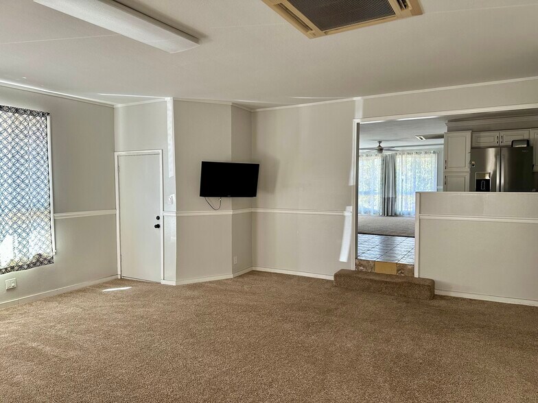 2nd living area - 57 Hiwalani Loop