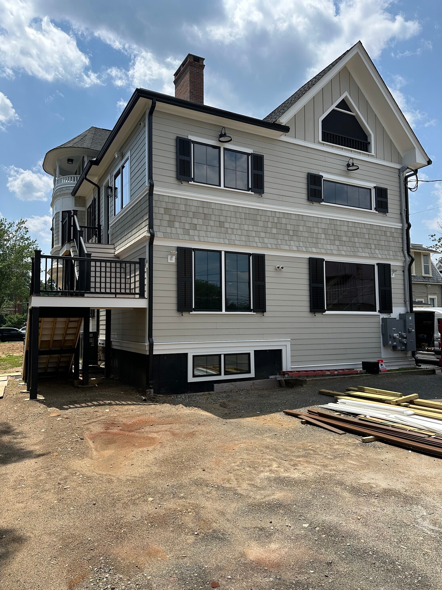 Building Photo - 60 Maple Ave