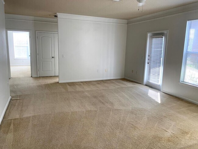 Building Photo - Condo for rent - 3rd floor in gated community