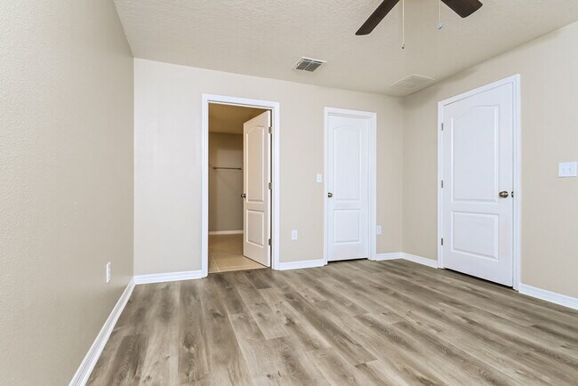 Building Photo - 920 Wynnmere Walk Ave