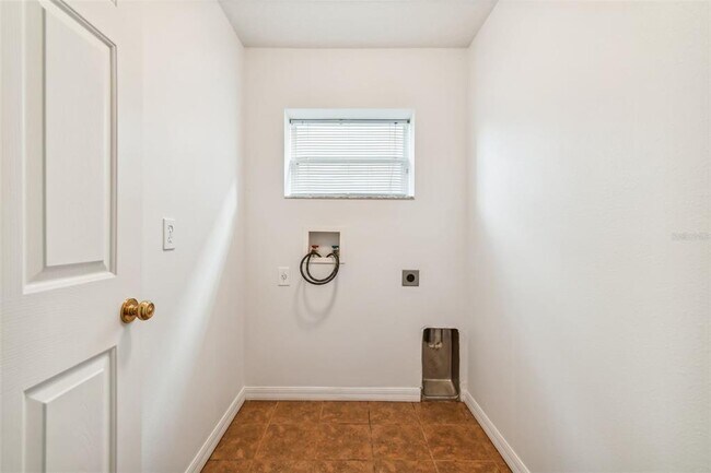 Building Photo - 7956 Carriage Pointe Dr