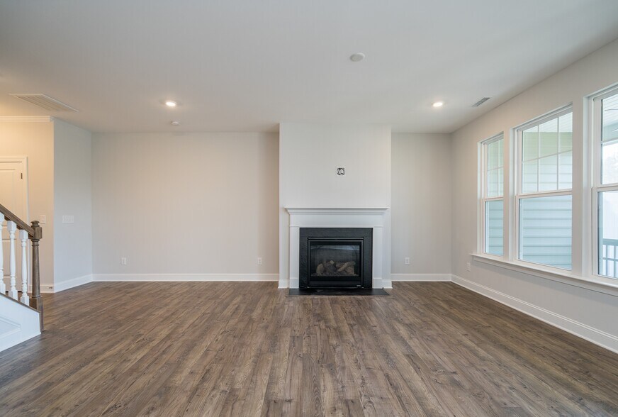 Building Photo - 304 Shale Creek Dr