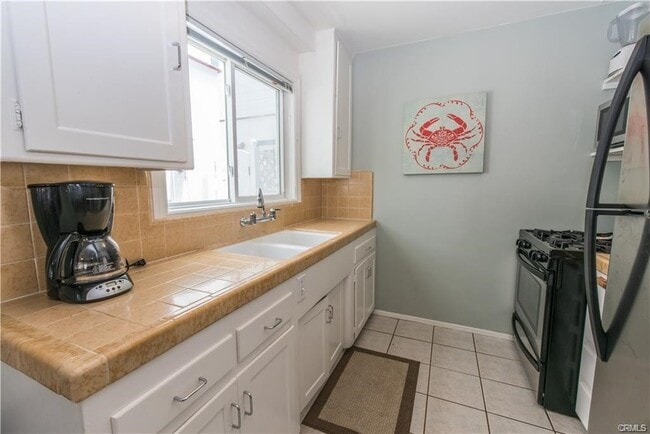 Building Photo - 310 Alvarado Pl