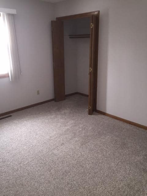 Building Photo - 4 Bedroom 3 Bath home available in Rockford