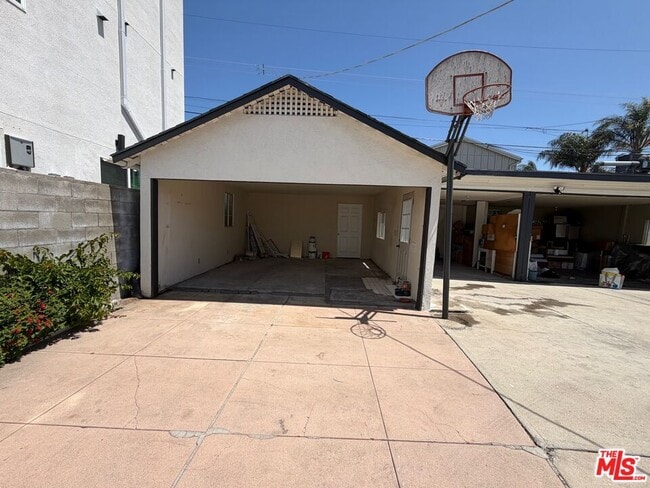Building Photo - 2240 Crenshaw Blvd