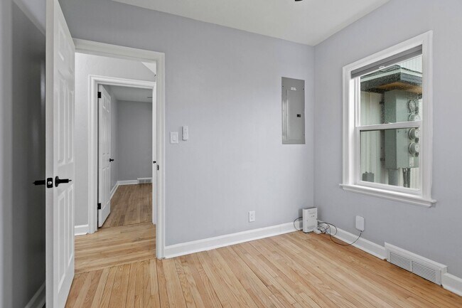 Building Photo - 3210 S 48th St