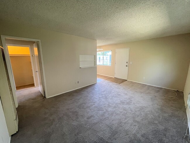 Building Photo - 100 S Altadena Dr