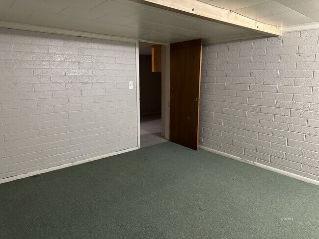 Building Photo - 2883 Bigler Ave