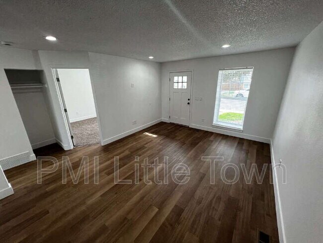 Building Photo - 1965 Cathay St