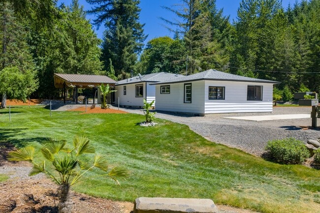 Building Photo - Rare Home on Creek Front Property!