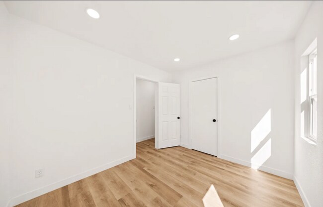 Building Photo - 2927 W Shorb St