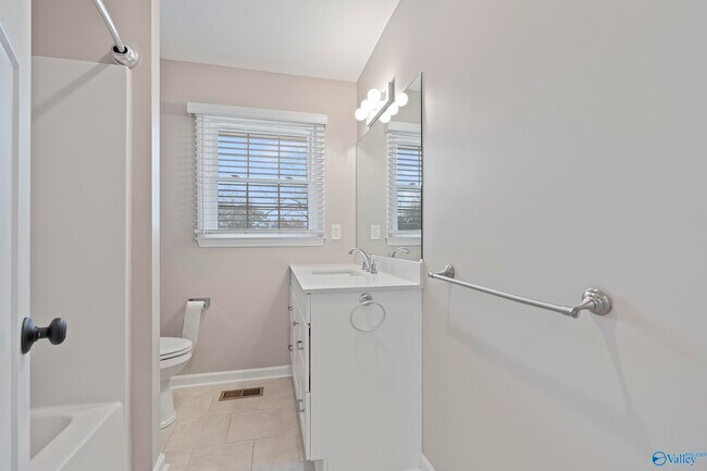 Building Photo - 403 Hillmont Cir NW