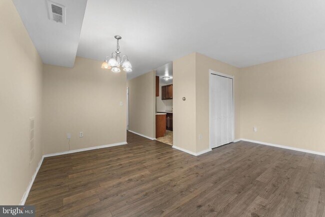 Building Photo - 5500 Karen Elaine Dr