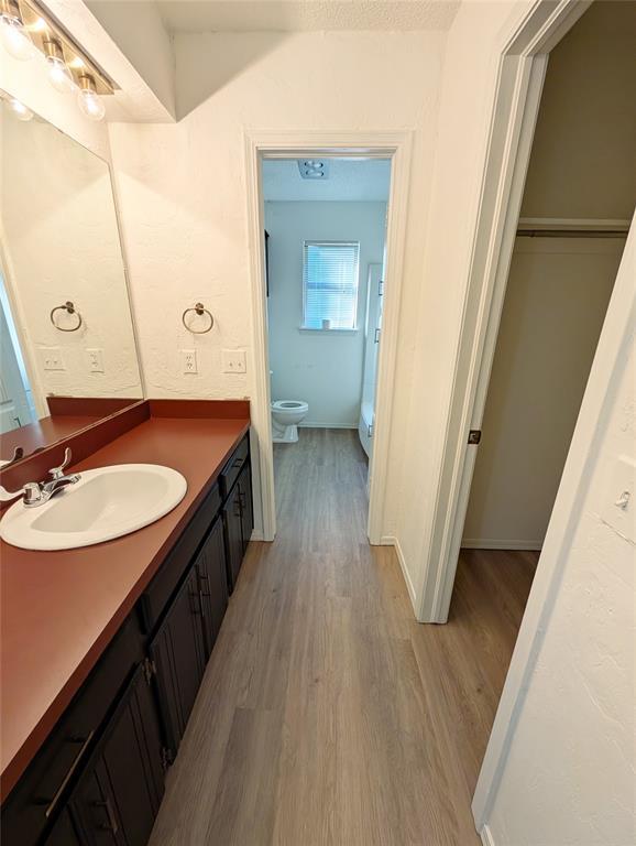 Building Photo - 9028 Roxbury Terrace