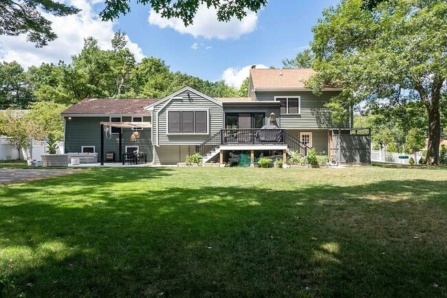 Building Photo - 2 Hazelwood Dr
