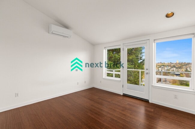 Building Photo - 3 BED & 3 BATH SINGLE FAMILY HOUSE FOR RENT