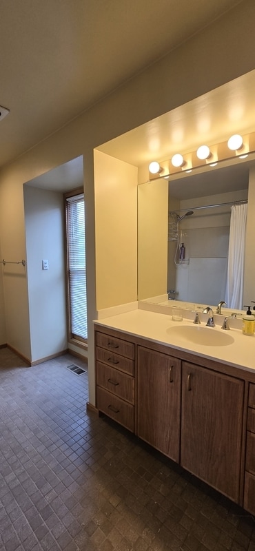Building Photo - 3033 W Viewmont Wy W