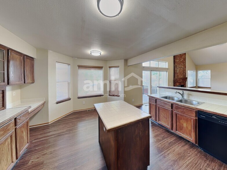 Building Photo - 19065 E Chenango Cir