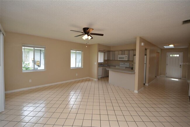 Building Photo - 30 Farmsworth Dr