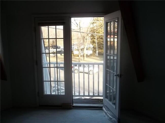 Building Photo - 1 Idlewild