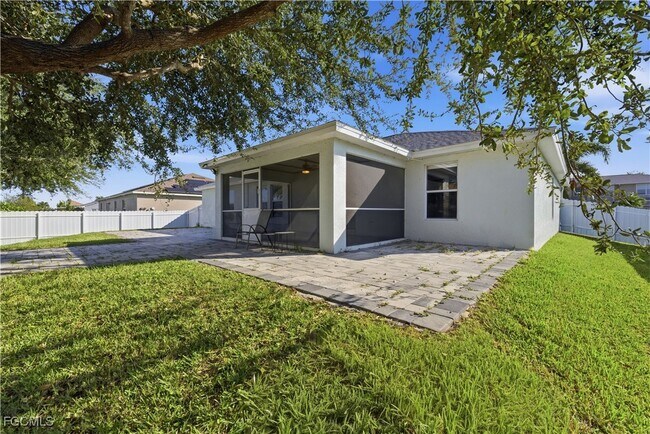 Building Photo - 1134 NE 4th Pl