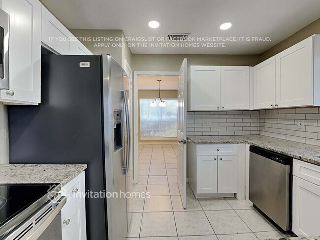 Building Photo - 8618 Fairfax Ave