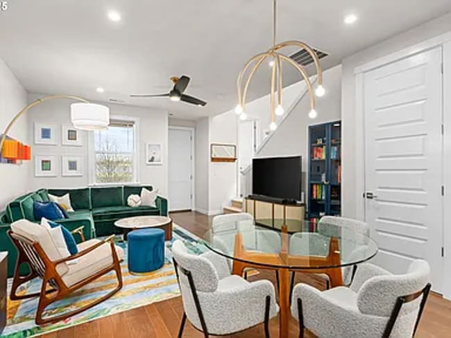 Building Photo - Luxury Living in Reed’s Crossing – Designe...