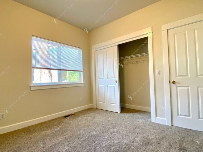 Building Photo - Charming Updated Home in Bend’s Old Farm D...