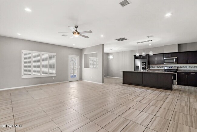 Building Photo - 297 Denim St