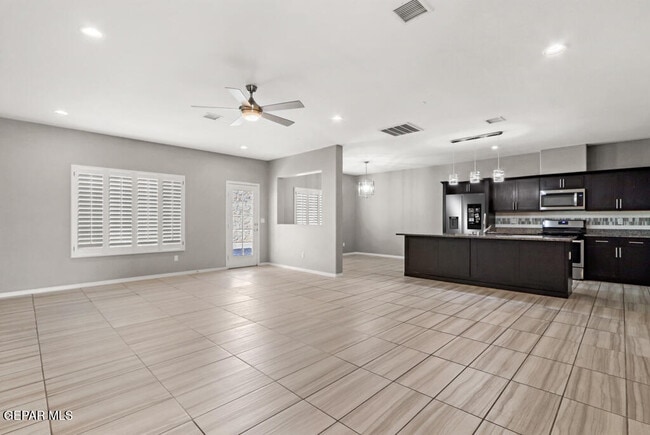 Building Photo - 497 Denim St